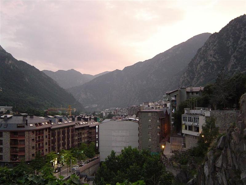 Twilight.JPG - Andorra la Vella al crepuscolo